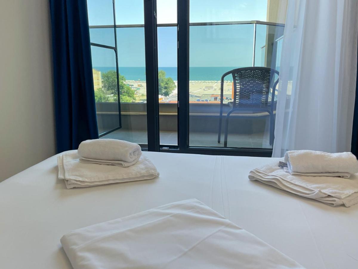 Azure Sea Apartments - Bychoice Mamaia Exteriér fotografie